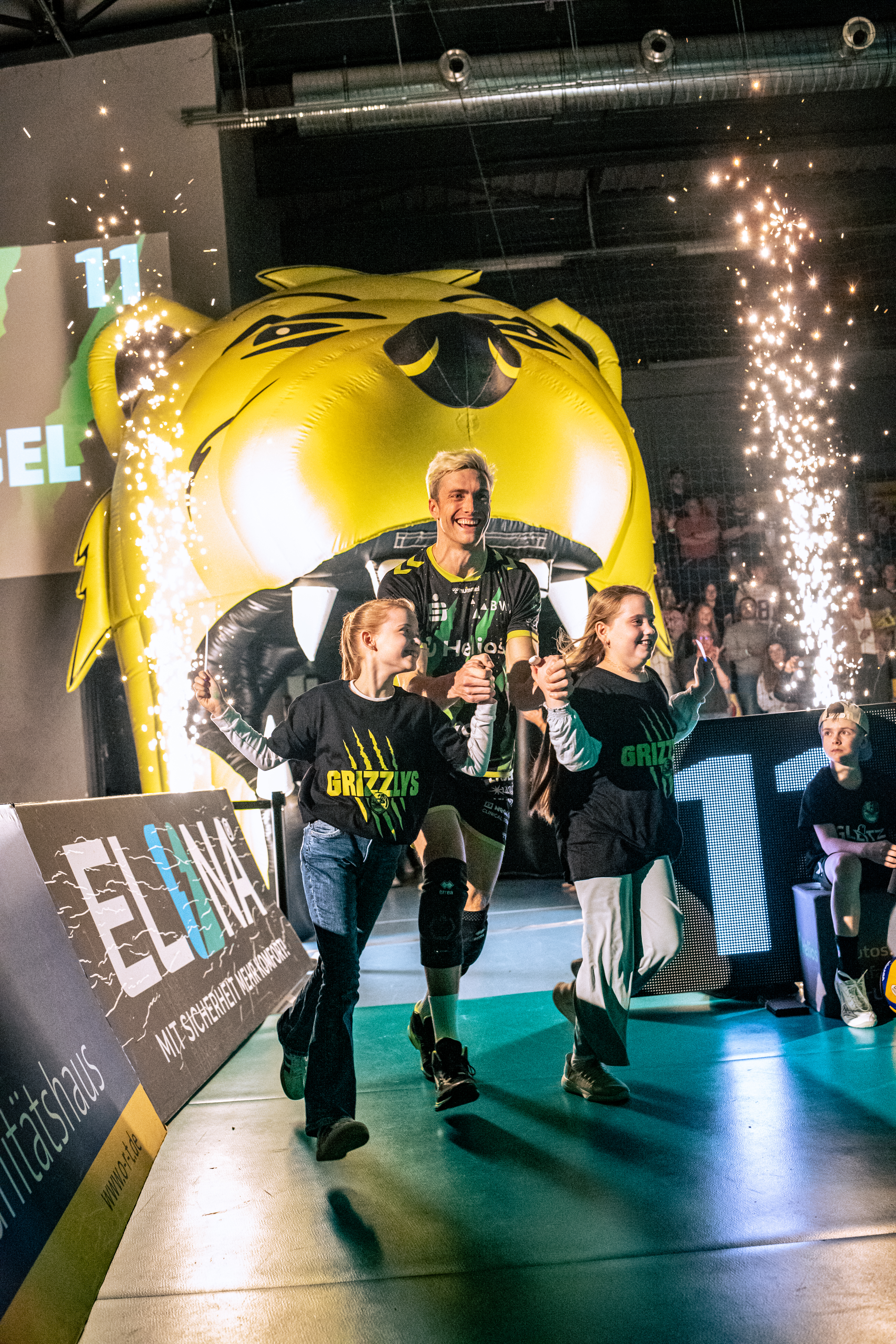 LED-Flächen und Lichttechnik während eines Heimspiels der Helios GRIZZLYS Giesen